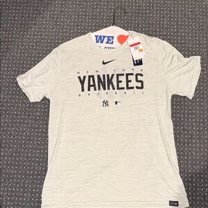 Nike Men's White New York Yankees Baseball Tee